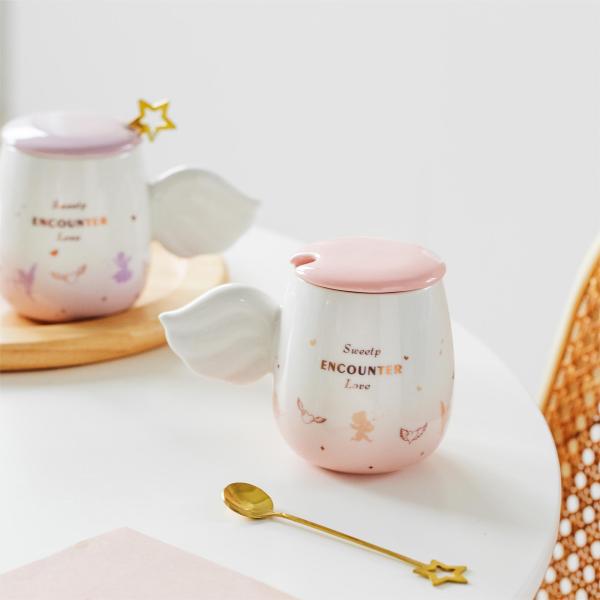 Coupe de couple romantique de Cupidon Gradient Ceramique Cartoon tasse avec cuillère à couvercle pour les hommes et les femmes tasse de thé à fleurs