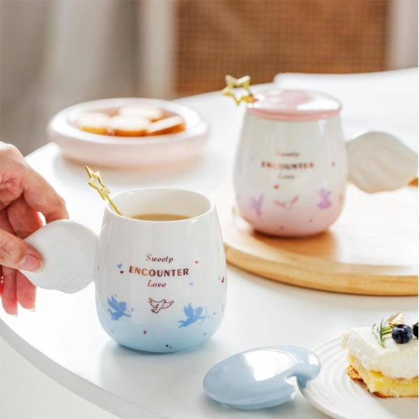 Coupe de couple romantique de Cupidon Gradient Ceramique Cartoon tasse avec cuillère à couvercle pour les hommes et les femmes tasse de thé à fleurs