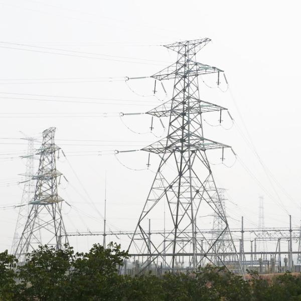 4 330kv equipados com pernas galvanizaram Angel Steel Lattice Transmission Tower