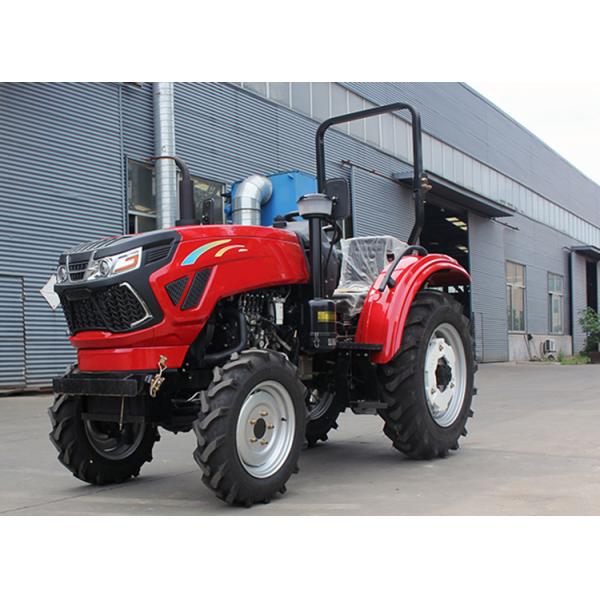 Маленький трактор 4WD идеально подходит для небольших садов