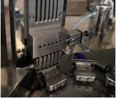 Machine de remplissage automatique de capsules pour la poudre
