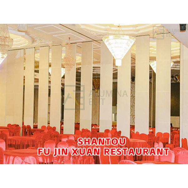 Shantou Fu Jin Xuan Restaurant：Soundproof Sliding Movable Partition Wall with 68CM Thickness 800N Sealing Power and 40N/m Magnetic Attraction
