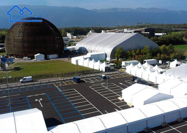 Tendas de alumínio curvas personalizadas para eventos ao ar livre