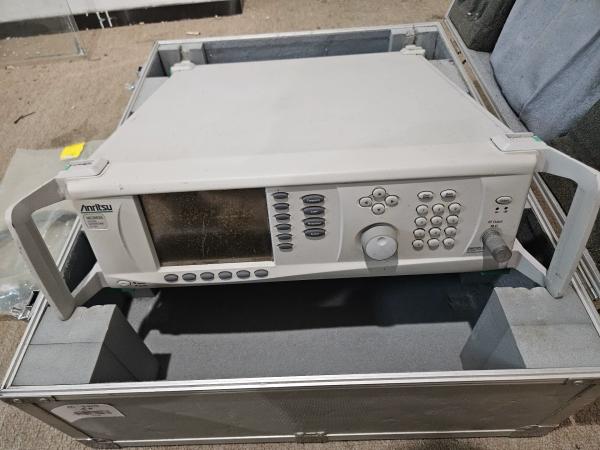 Low Phase Noise RF Microwave Signal Generator Anritsu MG3692A 2–20 GHz