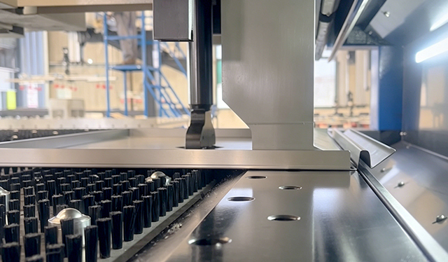 LHA-3200A Automatic Tooling Change CNC Panel Bender for Flexible Production