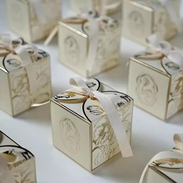 Golden And White Candy Ribbon Gift Box Is Small And Exquisite. It Is Suitable For Gift Packaging And Parties.