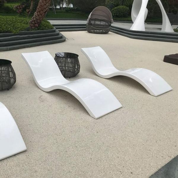 Outdoor Furniture Luxury White Fiberglass Poolside Sun Lounger for In-Pool Relaxation