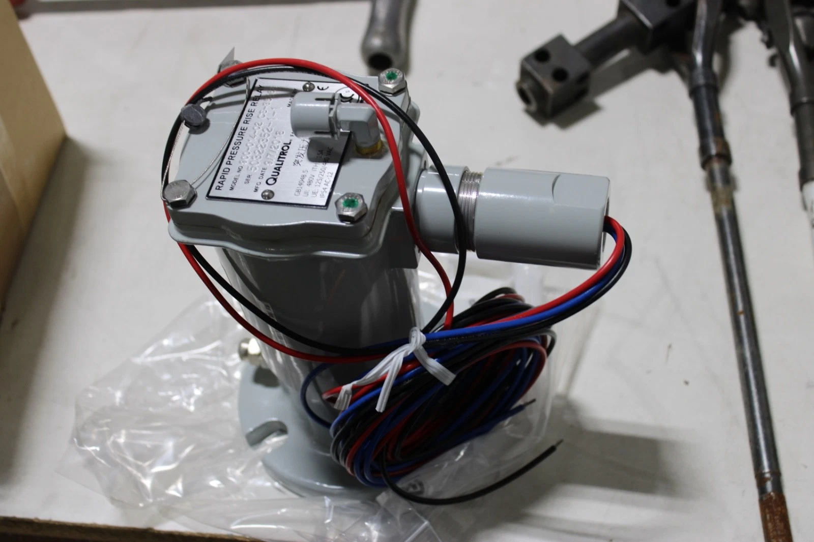 Qualitrol 900 910 Rapid Pressure Rise Relay Transformer Protection Oil Filled Transformer Pressure Monitoring Sudden Pressure Relay