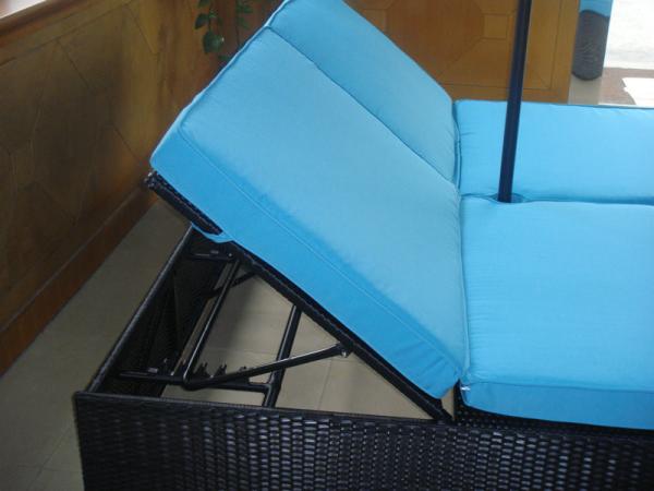 Comfortable Outdoor Rattan Daybed , Wicker Double Chaise Lounge