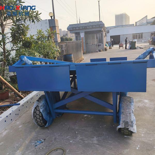 4-Meter Steel Inclined Ramp for Efficient Loading at Distribution Centers
