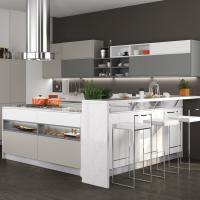 Elegante branco armários de cozinha prontos construídos na despensa armário contraplacado