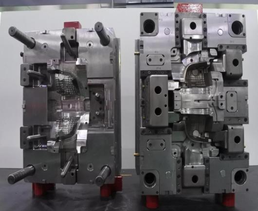 ЧАСЫ инжекционного метода литья HASCO стандартные изготовленные на заказ пластиковые раскрывают систему ворот