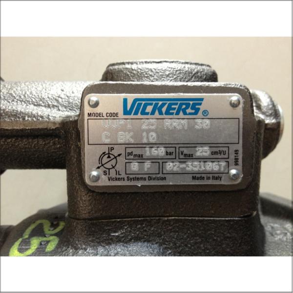 Vickers Hydraulic Pump VVP1-25-R-RM-30-C-BK-10 Silver Saves Space High Efficiency Energy Saving High Reliability