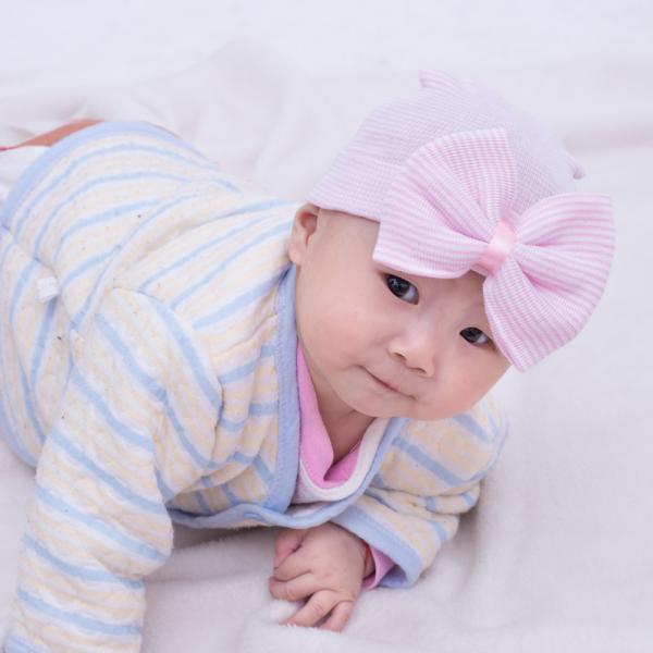 2022 Knitted Wool Baby Hat with Big Bow in Customized Color and Pattern Knitted