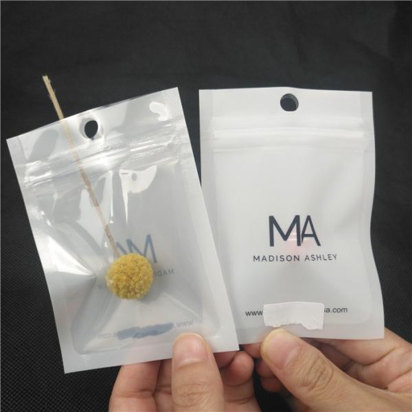 Os textos pretos imprimiram o fundo branco dos malotes da embalagem da joia para pacotes Earings do bracelete