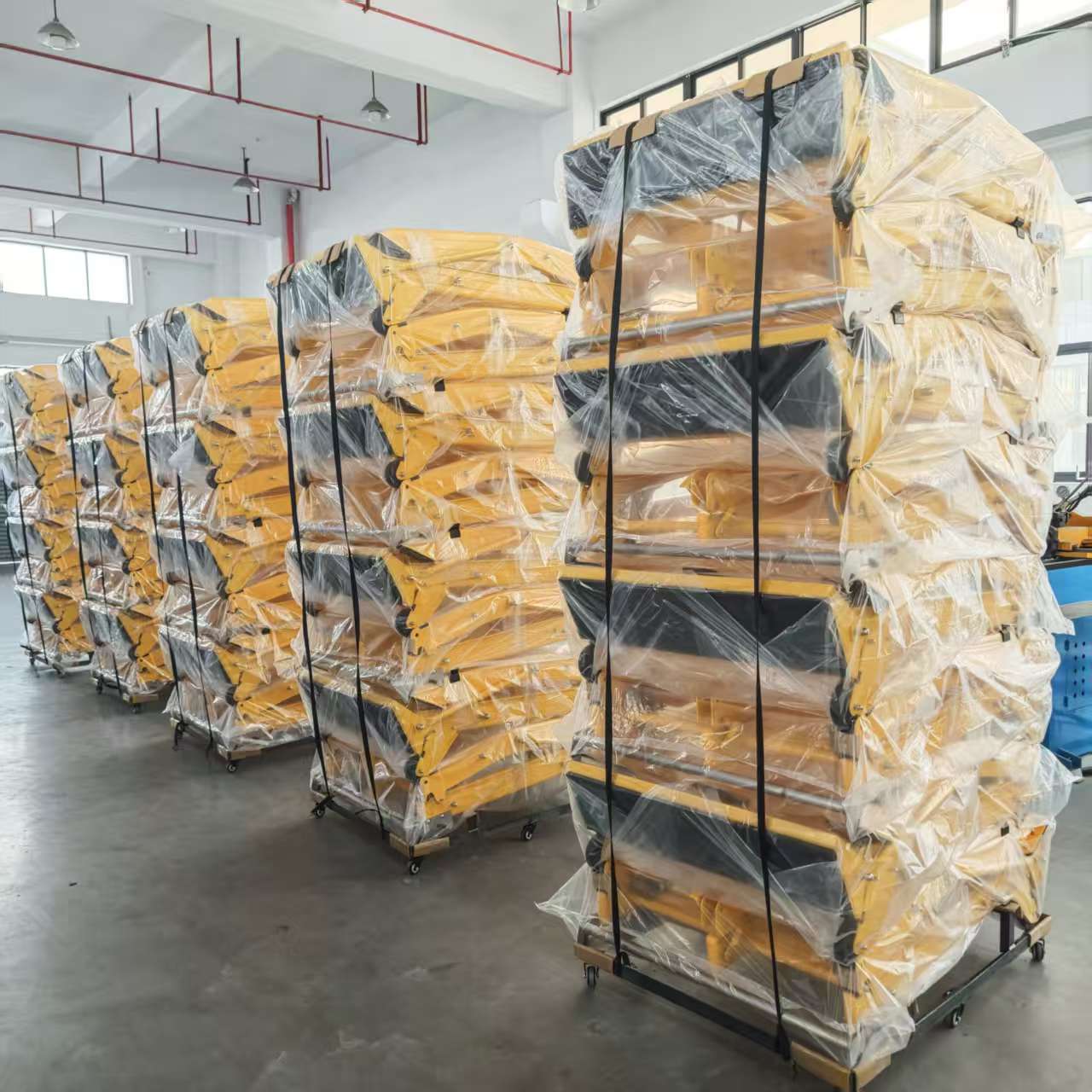 25kg Lightweight Foldable Anti Ram Vehicle Barrier with High-Visibility Engineering Yellow for Traffic Safety