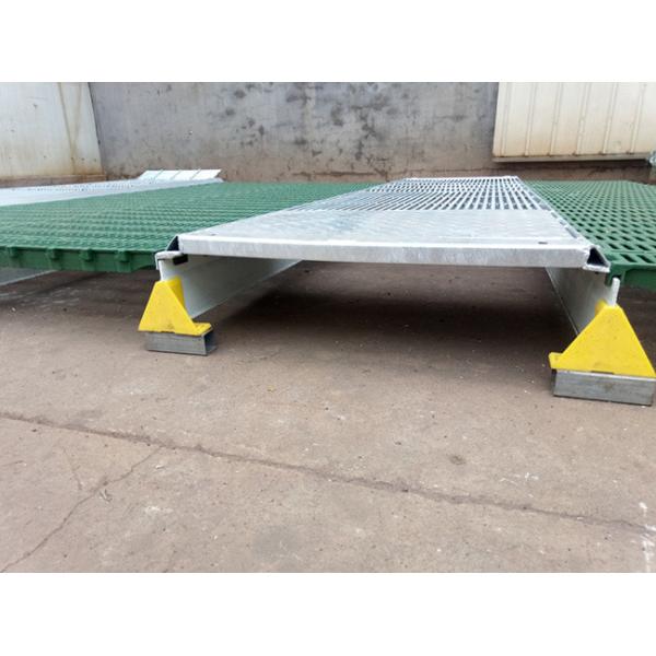 OEM Clean Durable Steel Tri Bar Pig Farm Equipment