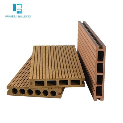 Le type antidérapant Decking de cannelure de WPC embarque le plancher extérieur d'ingénierie de jardin de route de planche