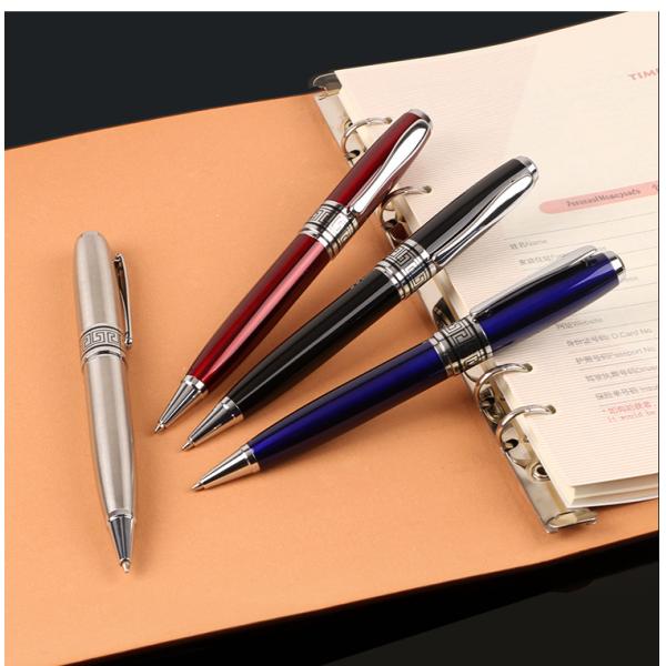 Un stylo à bille en métal noir gros et gras avec un logo et une signature 35 g