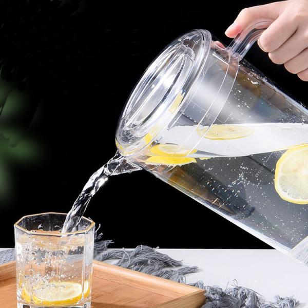 Large Capacity Plastic Beer Pitcher Heat Resistant Plastic Water Jug With Lid 70oz