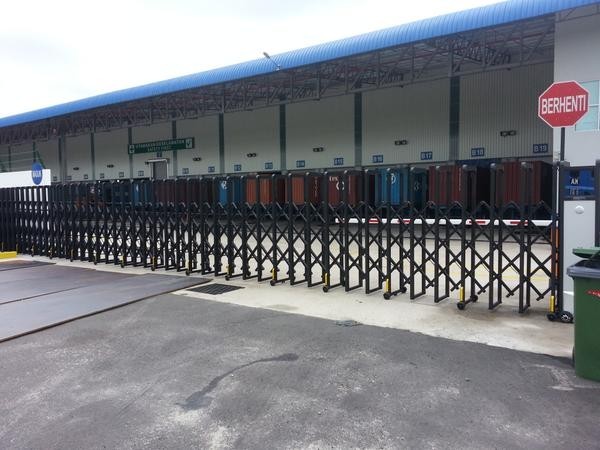 Warehouse Motorized Auto Folding Gate Powder Coated Retractable