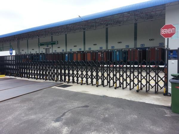 Warehouse Motorized Auto Folding Gate Powder Coated Retractable
