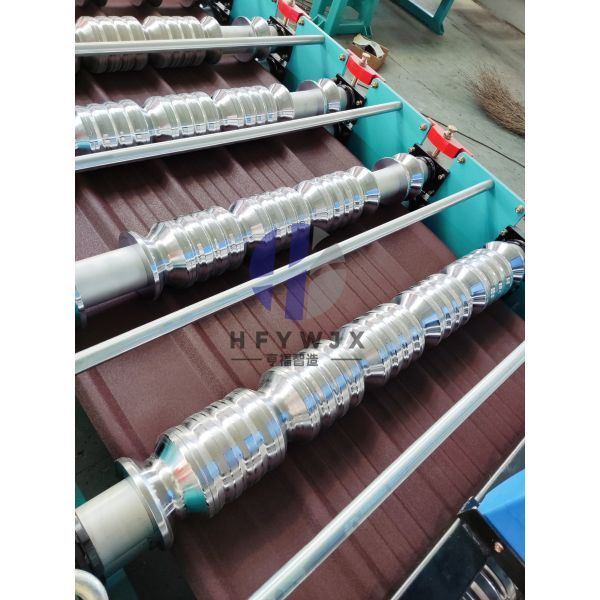 PLC Controlled 1020 Glazed Tile Cold Roll Forming Machine 16 Rows Gear Drive System