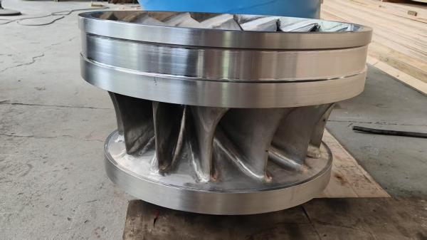 Turbine hydraulique à performances élevées avec plusieurs lames et une durée de vie supérieure à 10 ans