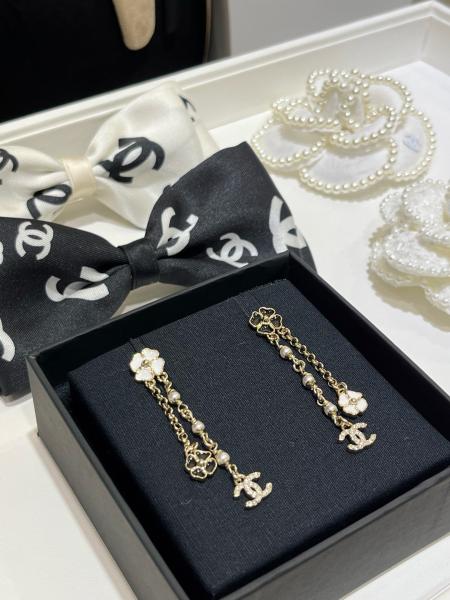 2025P Black White Enamel Mini Clover Camellia Diamond C Pendant Earrings