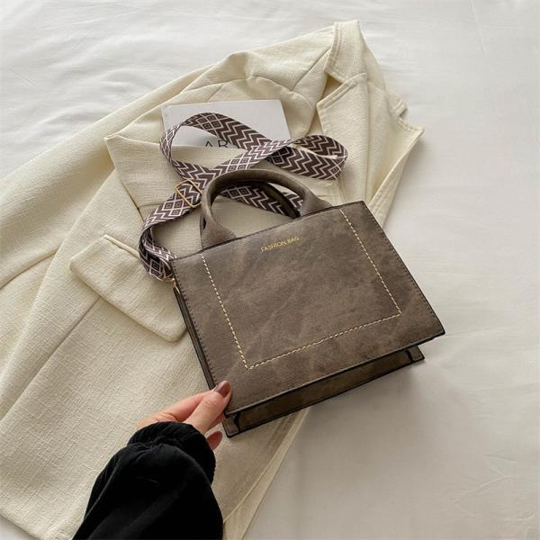 VINTAGE CHIC TEXTURED LETTER TOTE BAG WOMEN'S BAG 2024 NEW LARGE CAPACITY FASHION HANDBAG WIDE STRAP SHOULDER BAG