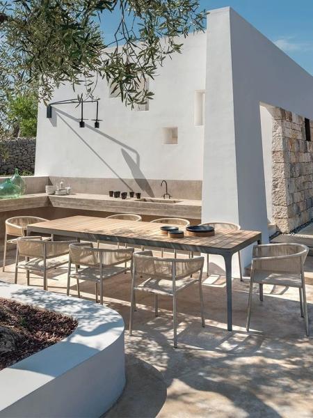 Customized Designs Luxury Patio Furniture Set Solid Wood Dinning Table with Teak Wood Tabletop and 6 Plastic Wood Chairs