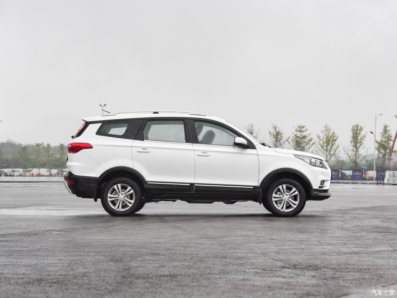 Практичный семиместный внедорожник BAIC 1,5-литровый бензиновый внедорожник
