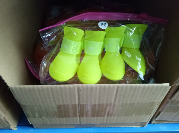 Pet supplies silicone rain boots, non-slip pet shoes, candy color fashion cute dog shoes,red,yellow,pink,black;