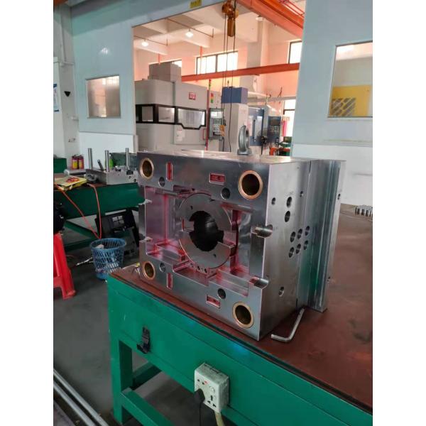 300k de encargo completa un ciclo el moldeo a presión plástico en industria del automóvil