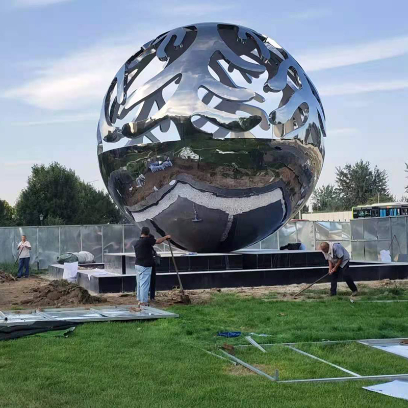 Mirror Hollow Metal Sphere Stainless Steel Statue Outdoor Landscape Ball Sculpture