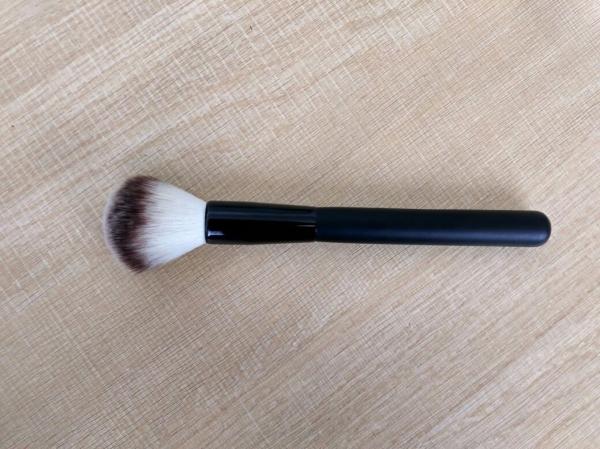 New Popular Cosmetic Tool Black  Handle Makeup Powder Brush With Aluminium Ferrule