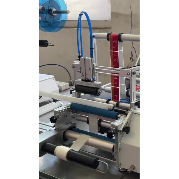 Semi-automatic round bottle labeling machine CH-311 for beer and wine, glass bottle and plastic bottle round tube labeling machine