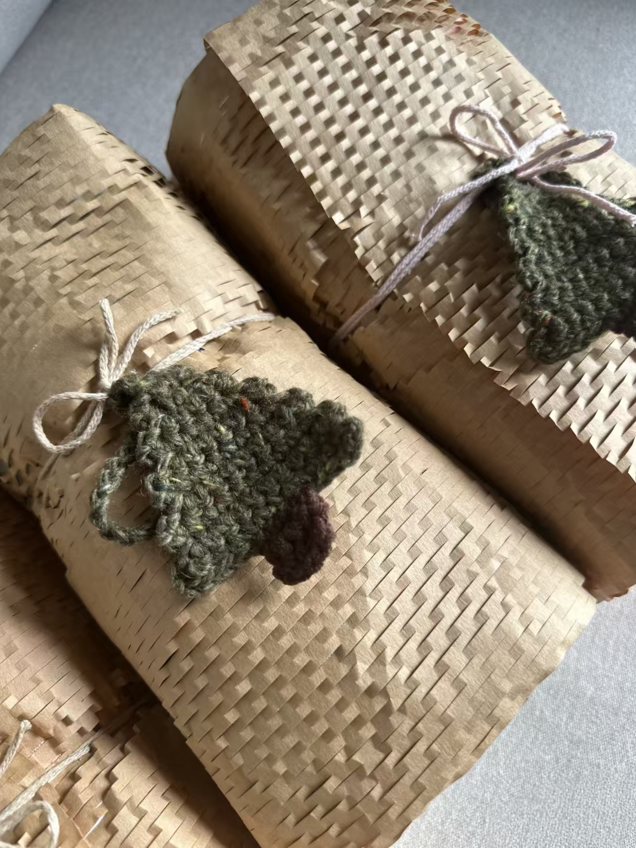 Honeycomb Sock Wrapping Paper – Expandable Kraft Sheet for Socks, Hosiery & Textile Packaging