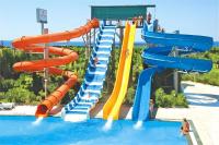 Parcs aquatiques en fibre de verre de couleur personnalisée Glissière de jeux d'eau extérieurs Équipement de piscine pour enfants