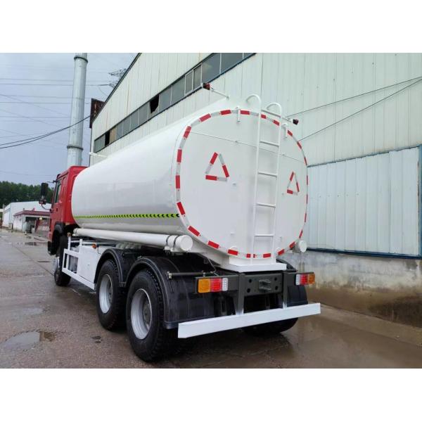 Двигательная мощность 4-6 л Sinotruk HOWO 6X4 Танкер из углеродистой стали для нефтегазового дизельного топлива