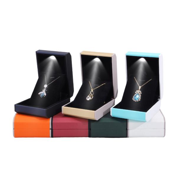 Contactez-nous pour l' éclairage LED personnalisé boîte de bijoux en plastique LED bleu boîte d'anneau de velours