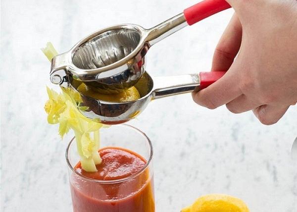 Portable Lemon Squeezer Stainless Steel Kitchen Tools , 74mm Circle Lime Juicer Press