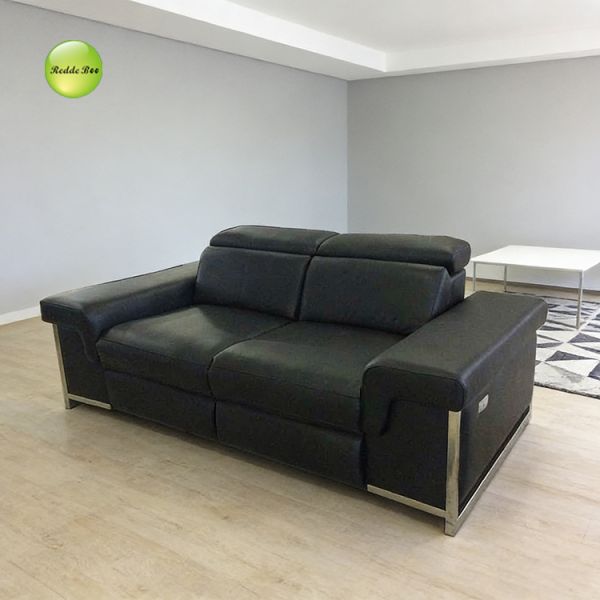 White Leather Power Reclining Sofa: Adjustable Headrest, Metal Base – Ideal for Bright Modern Living Spaces