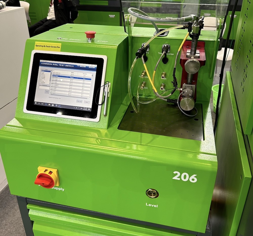HEUI Compact Diesel Injector Testing Machine 2.3KW 220V With Wheels
