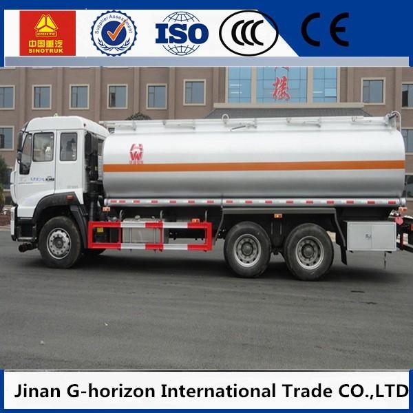 HOWO 8X4 Oil Tank Truck Trailer / Fuel Tank Truck Single - Plate Dry Clutch