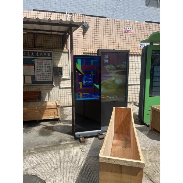 55' IP66 оптическая сцепка водонепроницаемая 2500 нитс наружный LCD рекламный цифровой дисплей киоск с низким расходом энергии