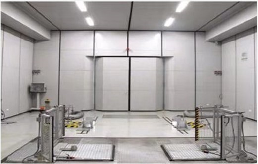 車NVHの実験室（平らなくさびの金属のくさび）