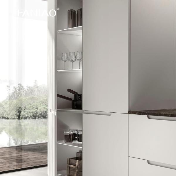 Casa personalizada Cozinha de luxo de alto padrão Armário de parede branco inteligente Armário de exibição Armário de cozinha de villa