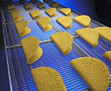 AISI 304 AISI 316 Chocolate Enrober Belt Stainless Steel Wire Mesh Conveyor For Biscuit Coating Line
