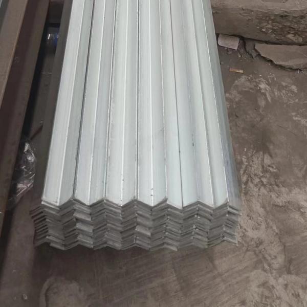 ISO9001 Hot Dip Galvanized Angle /  L Shaped Mild Steel Angle Anti Corrosion